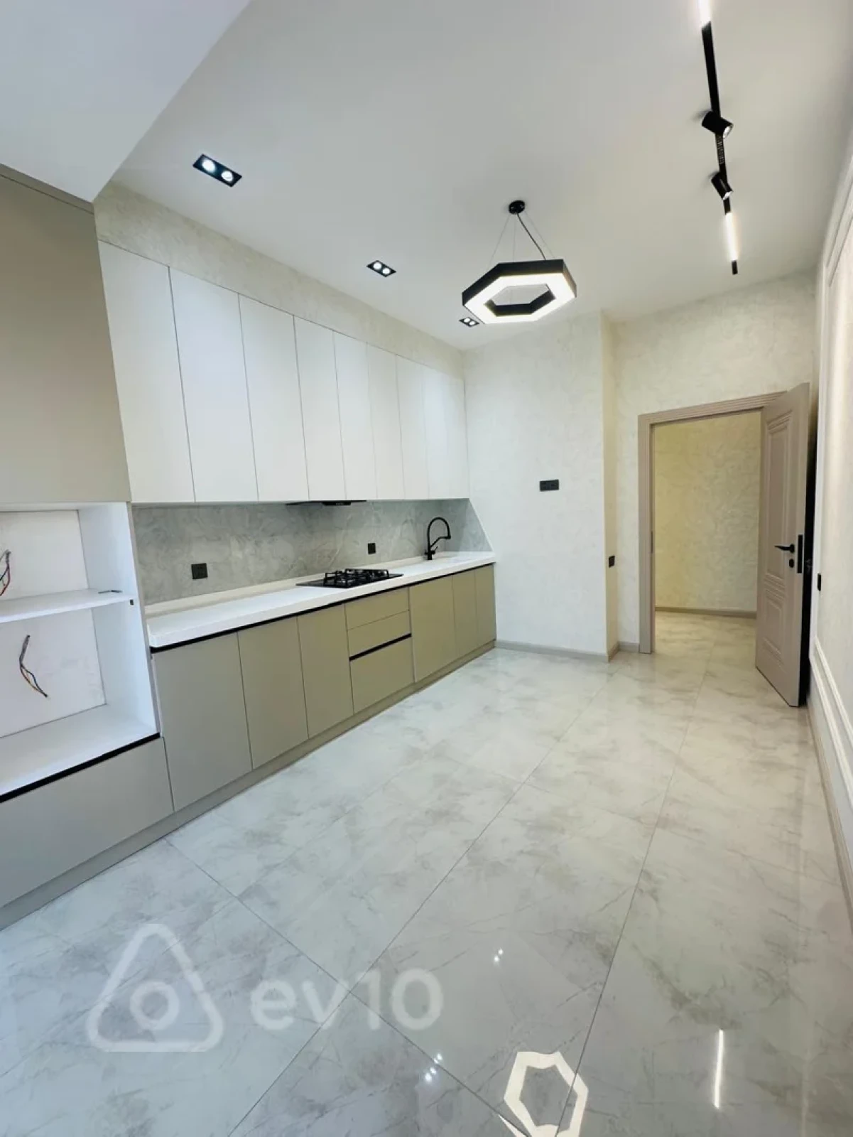 Satılır 2 otaqlı yeni tikili 77 m²