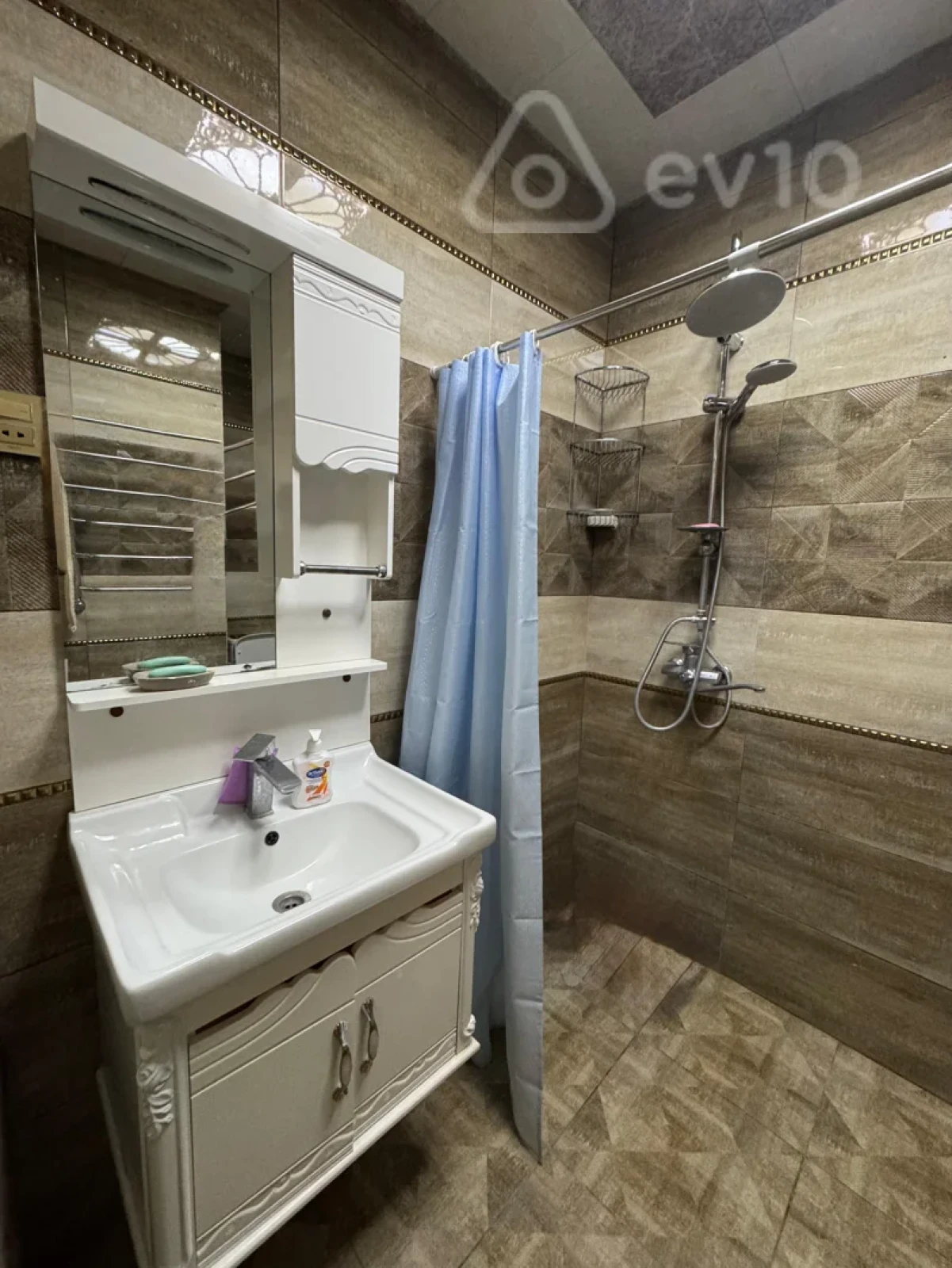 Kirayə verilir 2 otaqlı yeni tikili 65 m²