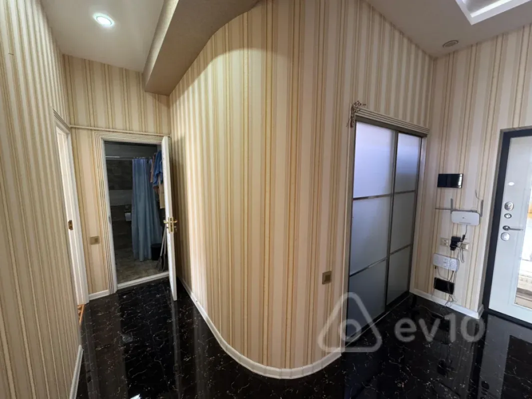 Kirayə verilir 2 otaqlı yeni tikili 65 m²