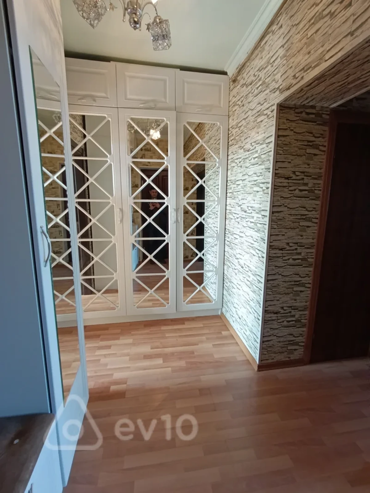 Kirayə verilir 2 otaqlı köhnə tikili 50 m²