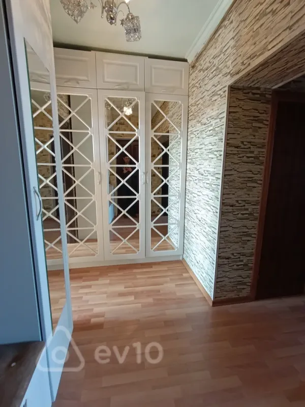 Kirayə verilir 2 otaqlı köhnə tikili 50 m²