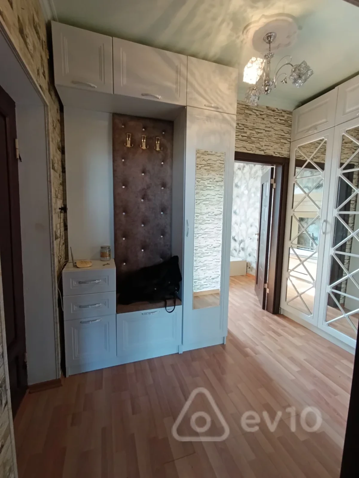 Kirayə verilir 2 otaqlı köhnə tikili 50 m²