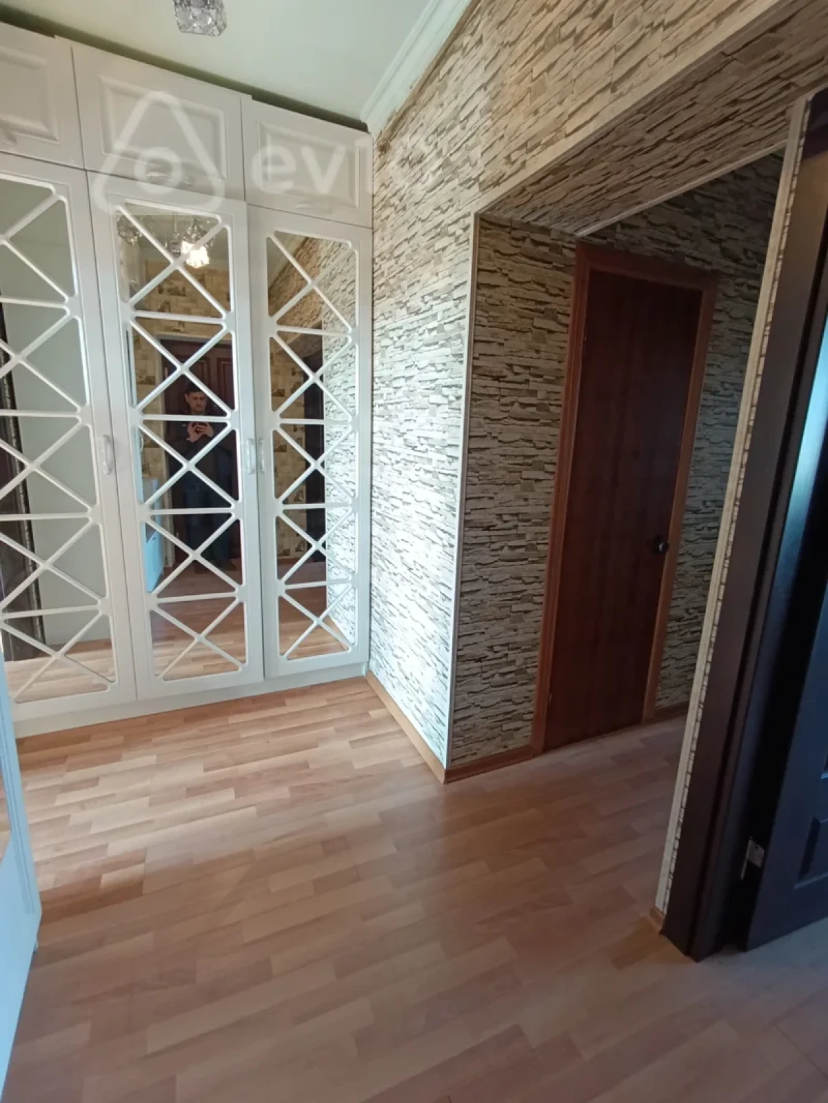 Kirayə verilir 2 otaqlı köhnə tikili 50 m²