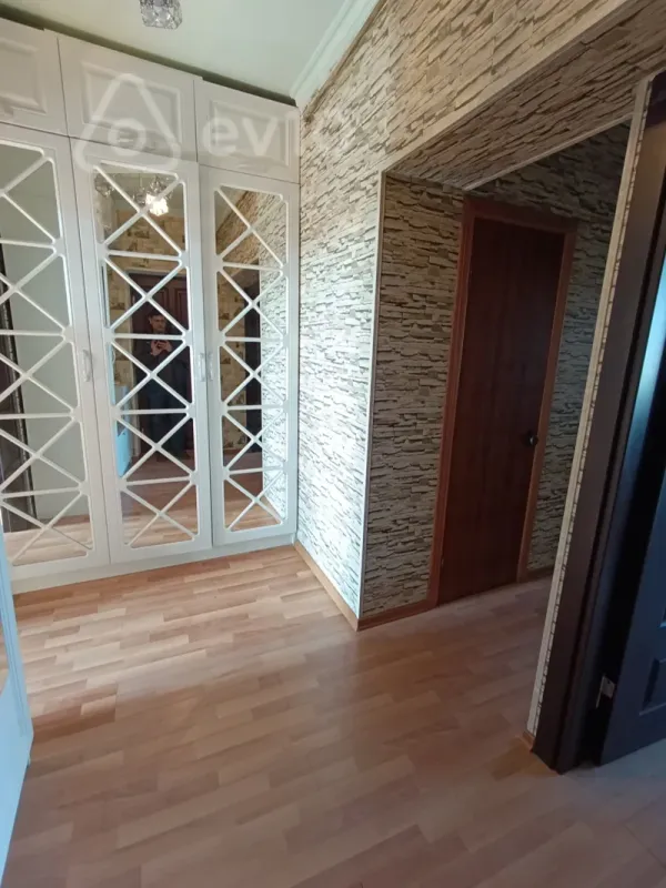 Kirayə verilir 2 otaqlı köhnə tikili 50 m²