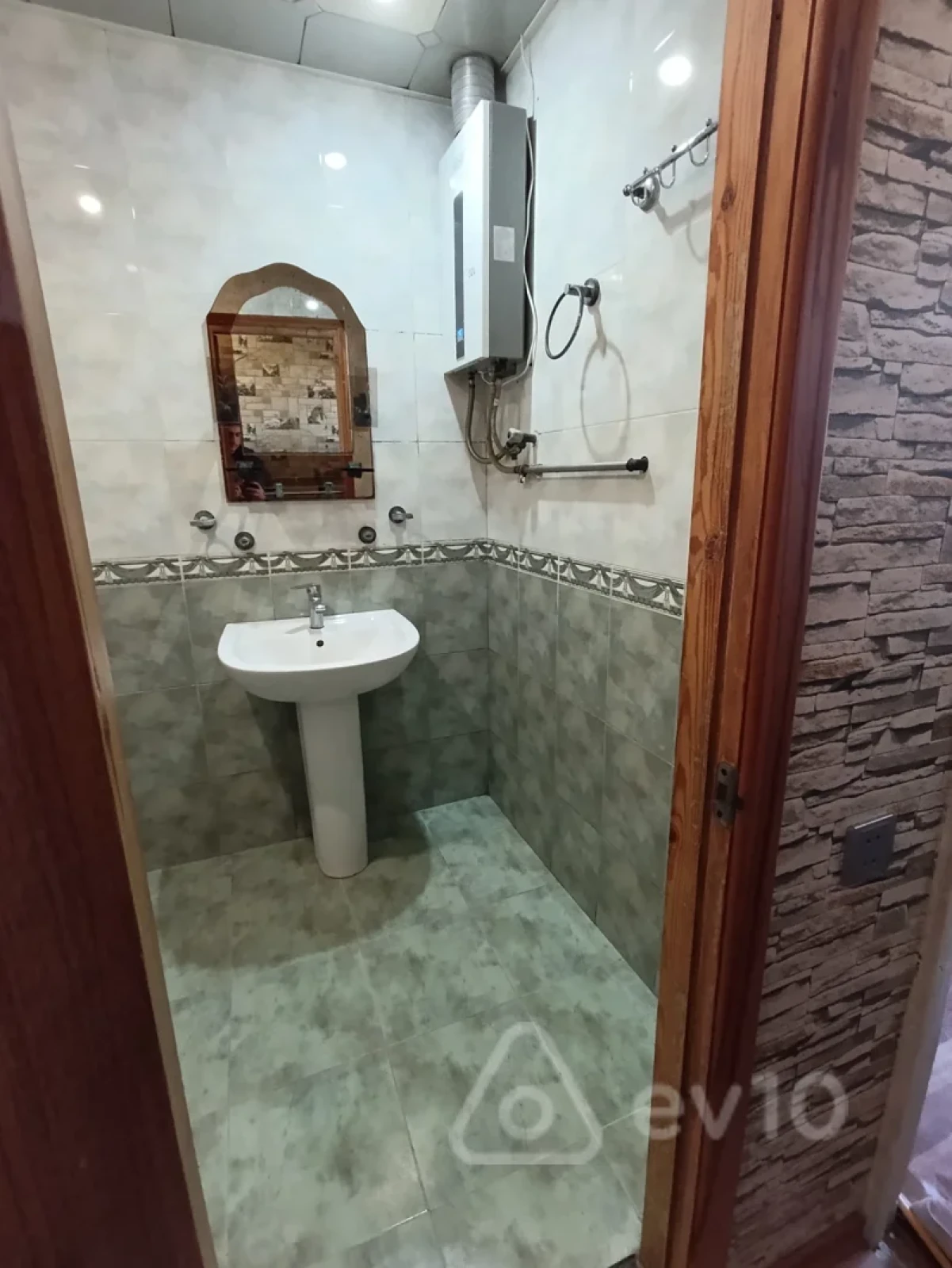 Kirayə verilir 2 otaqlı köhnə tikili 50 m²