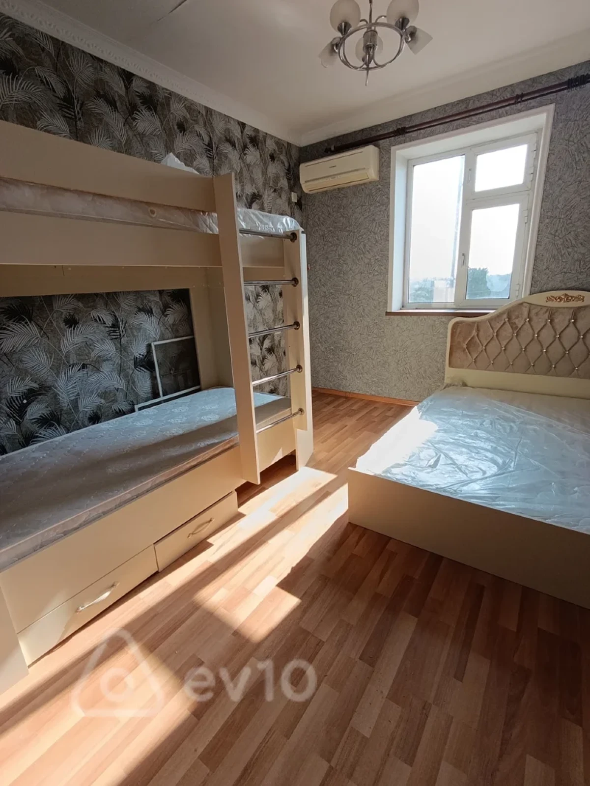 Kirayə verilir 2 otaqlı köhnə tikili 50 m²