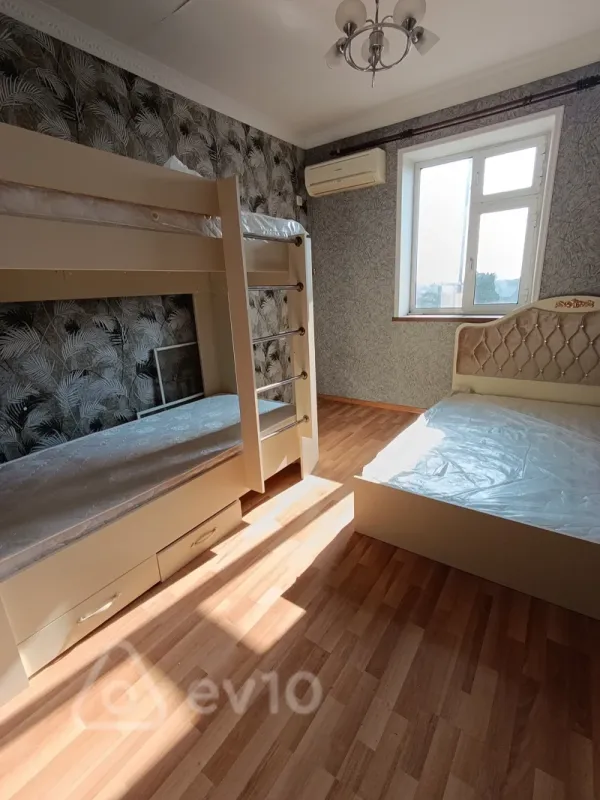 Kirayə verilir 2 otaqlı köhnə tikili 50 m²