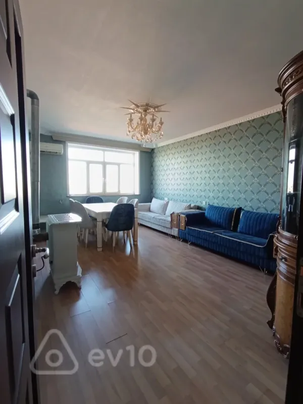 Kirayə verilir 2 otaqlı köhnə tikili 50 m²