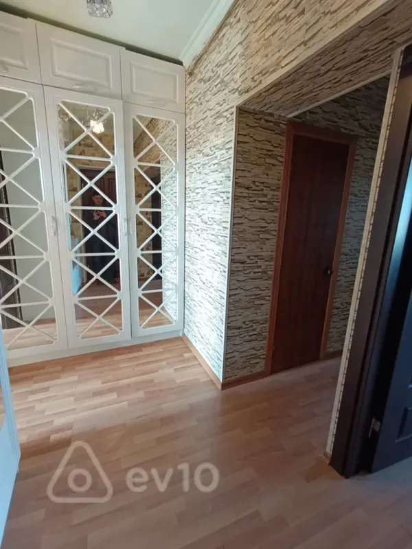Kirayə verilir 2 otaqlı köhnə tikili 50 m²