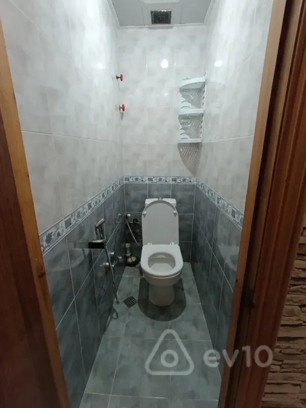 Kirayə verilir 2 otaqlı köhnə tikili 50 m²