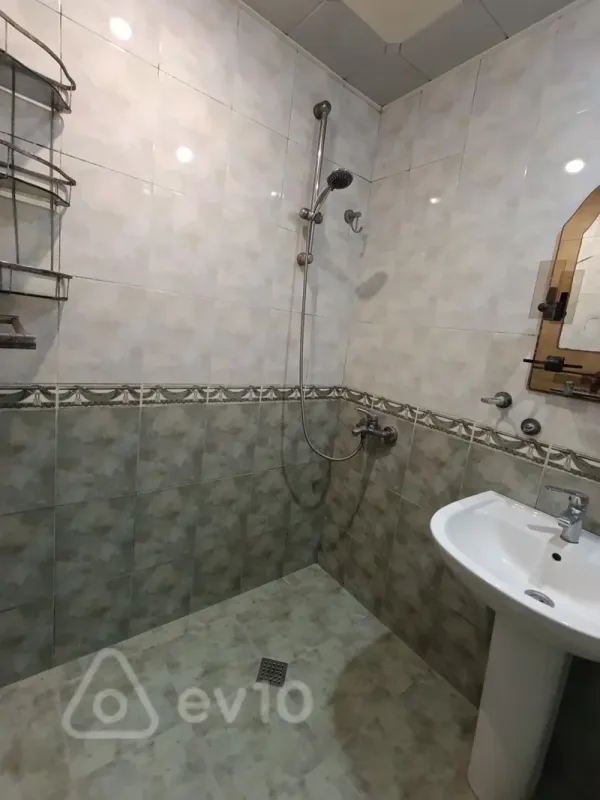 Kirayə verilir 2 otaqlı köhnə tikili 50 m²