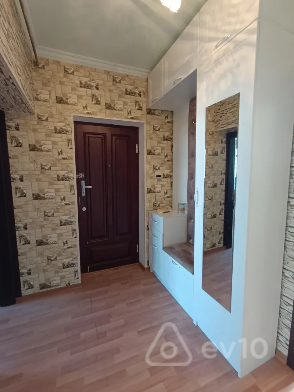 Kirayə verilir 2 otaqlı köhnə tikili 50 m²