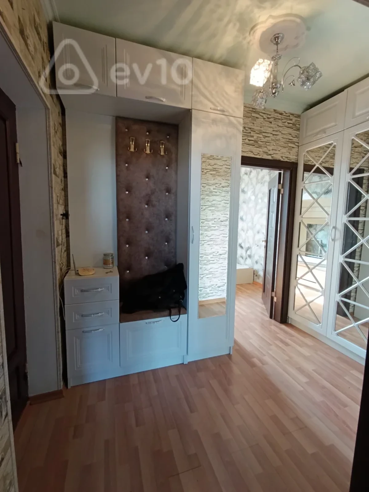 Kirayə verilir 2 otaqlı köhnə tikili 50 m²