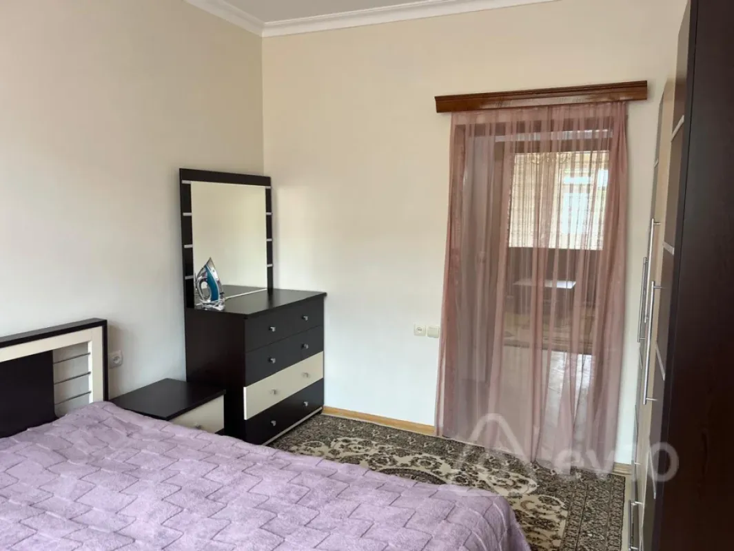 Kirayə verilir 2 otaqlı köhnə tikili 661 m²