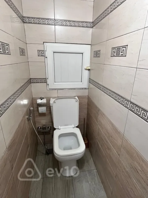 Kirayə verilir 2 otaqlı köhnə tikili 661 m²