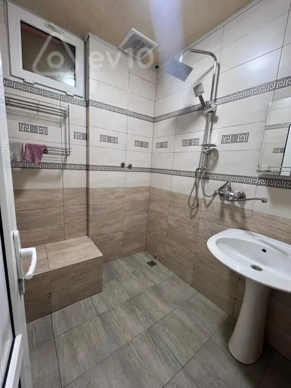 Kirayə verilir 2 otaqlı köhnə tikili 661 m²