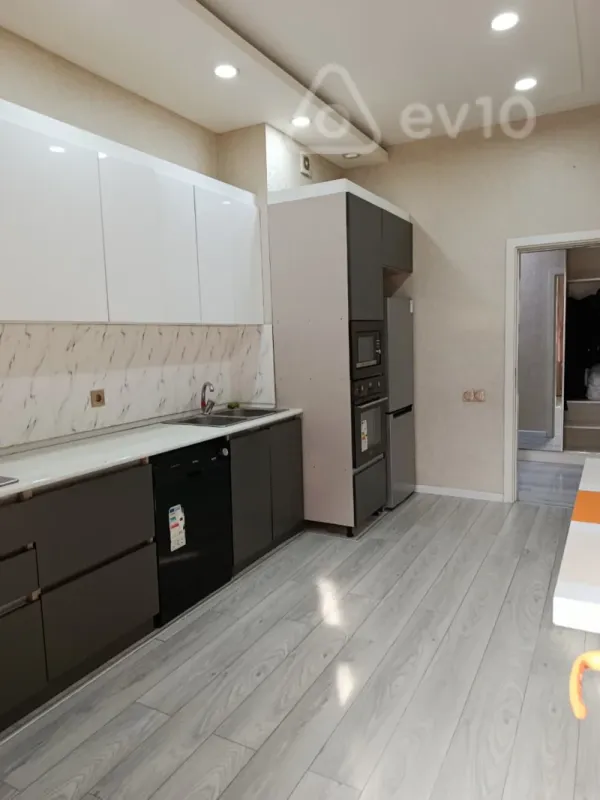 Kirayə verilir 3 otaqlı yeni tikili 110 m²