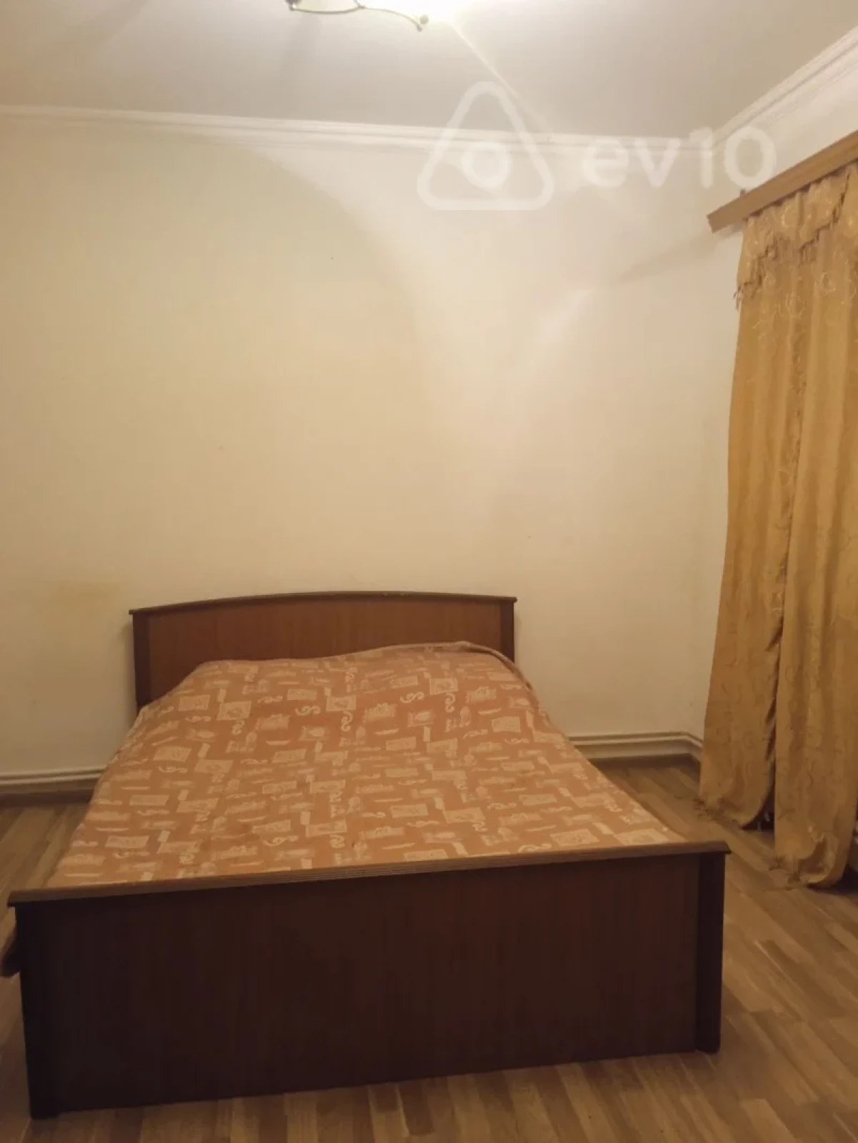 Kirayə verilir 3 otaqlı köhnə tikili 90 m²