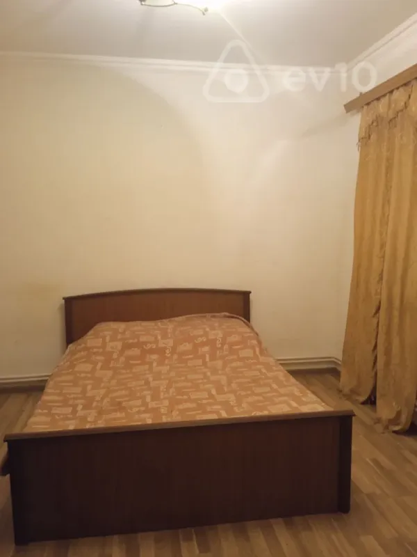 Kirayə verilir 3 otaqlı köhnə tikili 90 m²