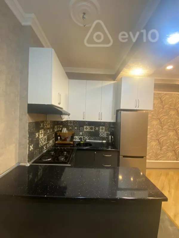 Kirayə verilir 2 otaqlı yeni tikili 70 m²