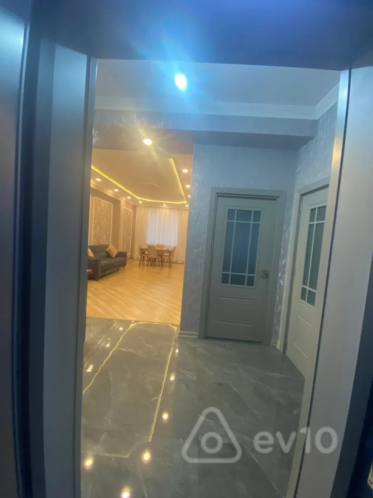 Kirayə verilir 2 otaqlı yeni tikili 70 m²