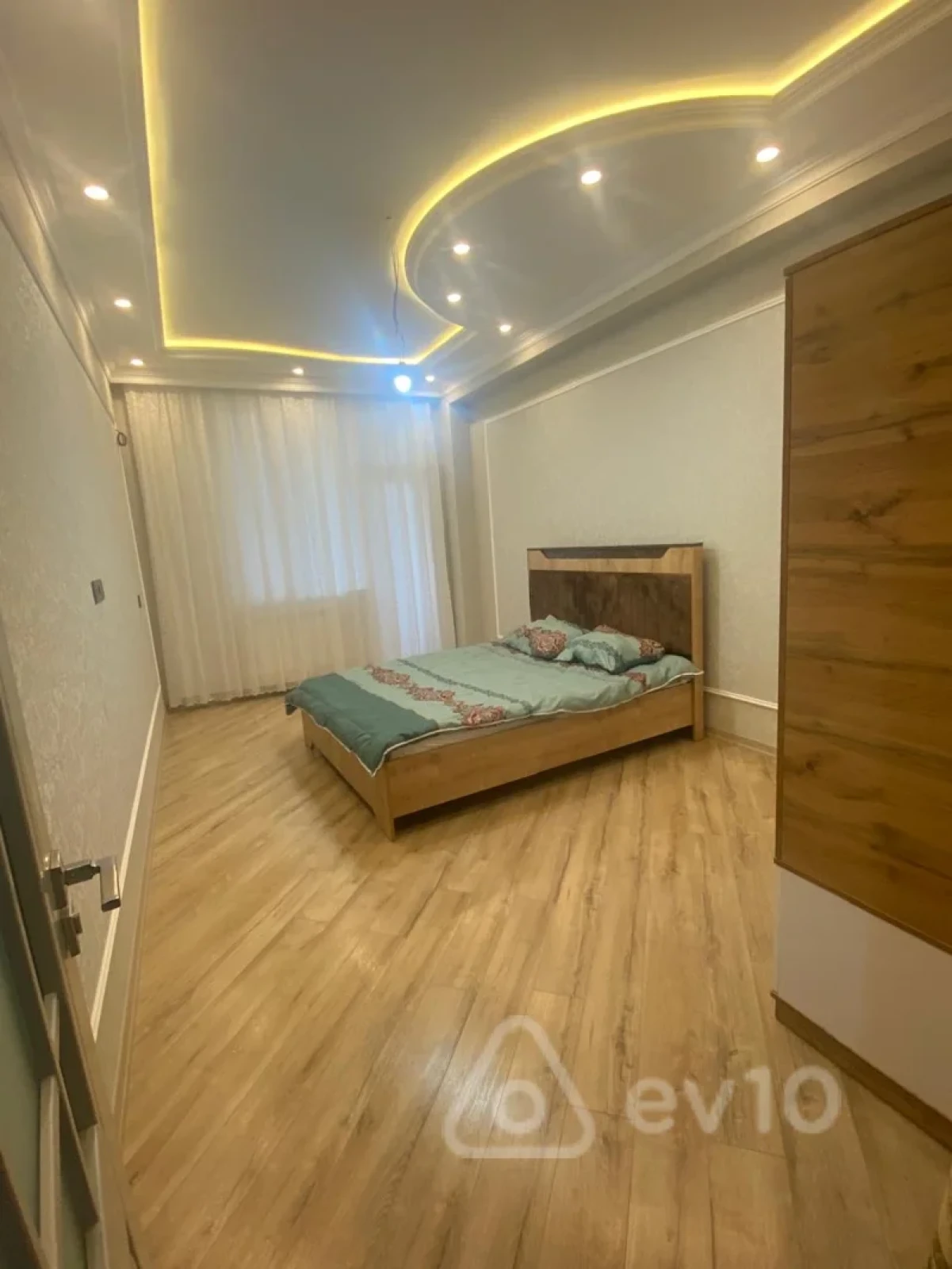 Kirayə verilir 2 otaqlı yeni tikili 70 m²
