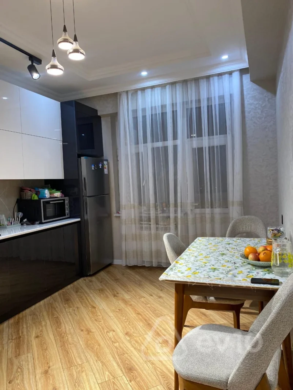 Kirayə verilir 3 otaqlı yeni tikili 85 m²