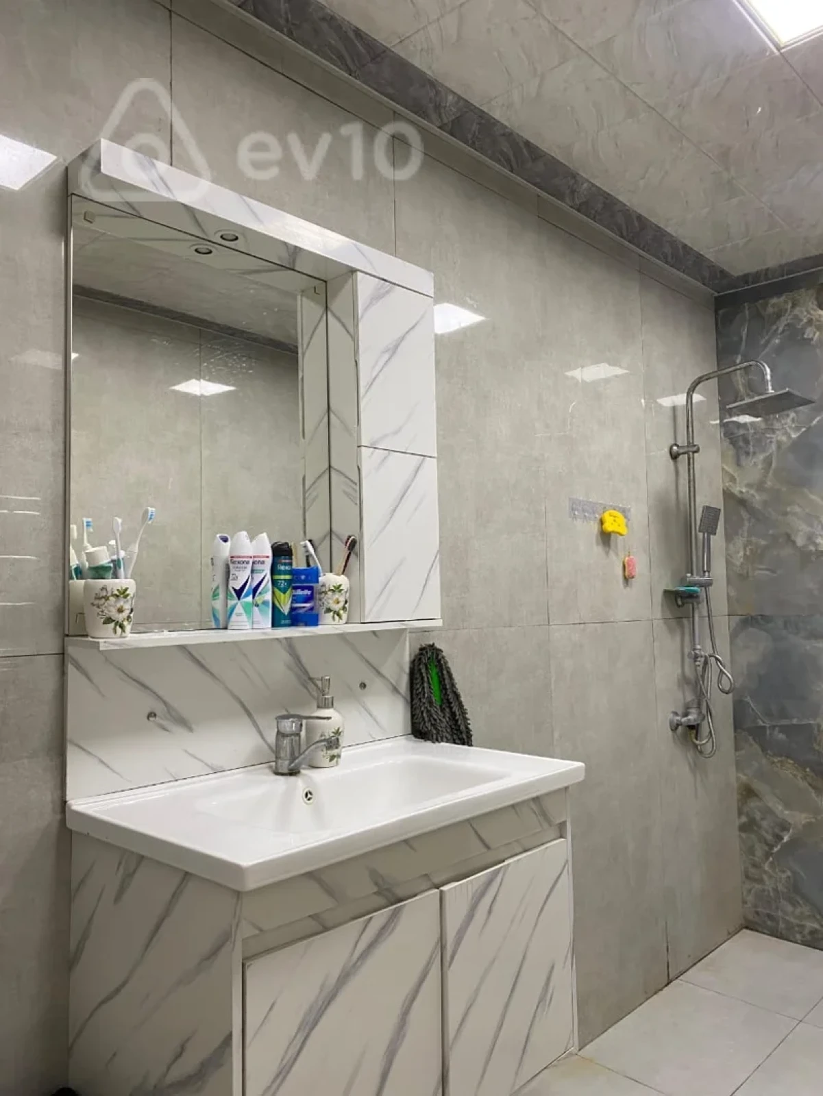 Kirayə verilir 3 otaqlı yeni tikili 85 m²