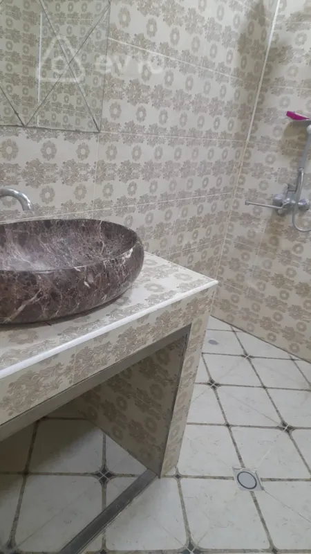 Kirayə verilir 3 otaqlı yeni tikili 80 m²