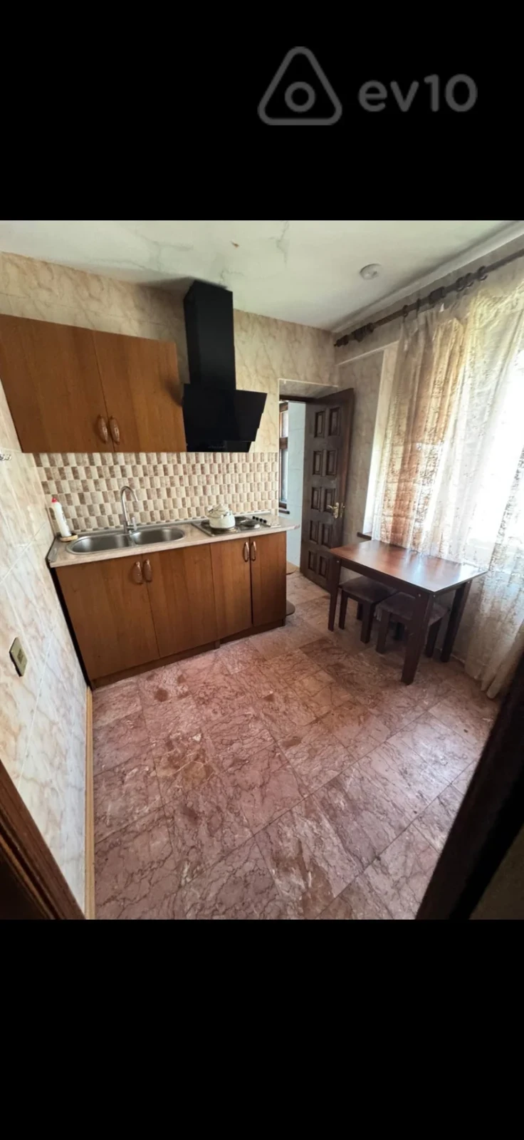 Kirayə verilir 4 otaqlı köhnə tikili 120 m²
