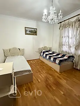Kirayə verilir 4 otaqlı köhnə tikili 120 m²