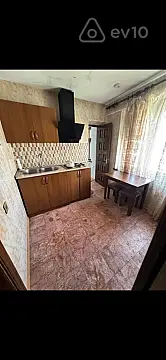 Kirayə verilir 4 otaqlı köhnə tikili 120 m²