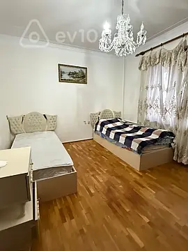 Kirayə verilir 4 otaqlı köhnə tikili 120 m²