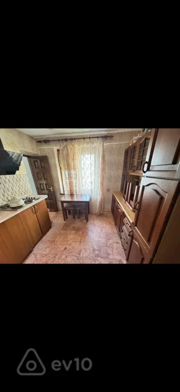 Kirayə verilir 4 otaqlı köhnə tikili 120 m²