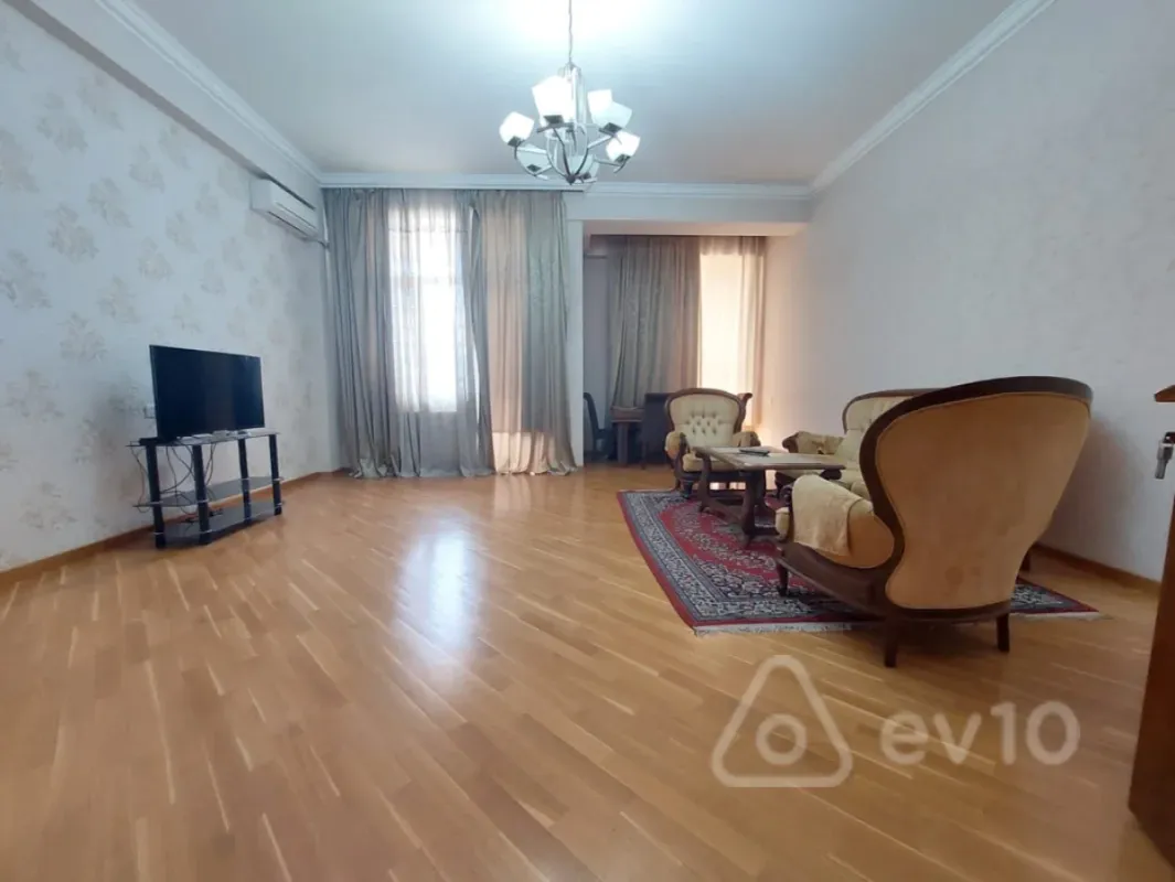 Kirayə verilir 3 otaqlı yeni tikili 120 m²