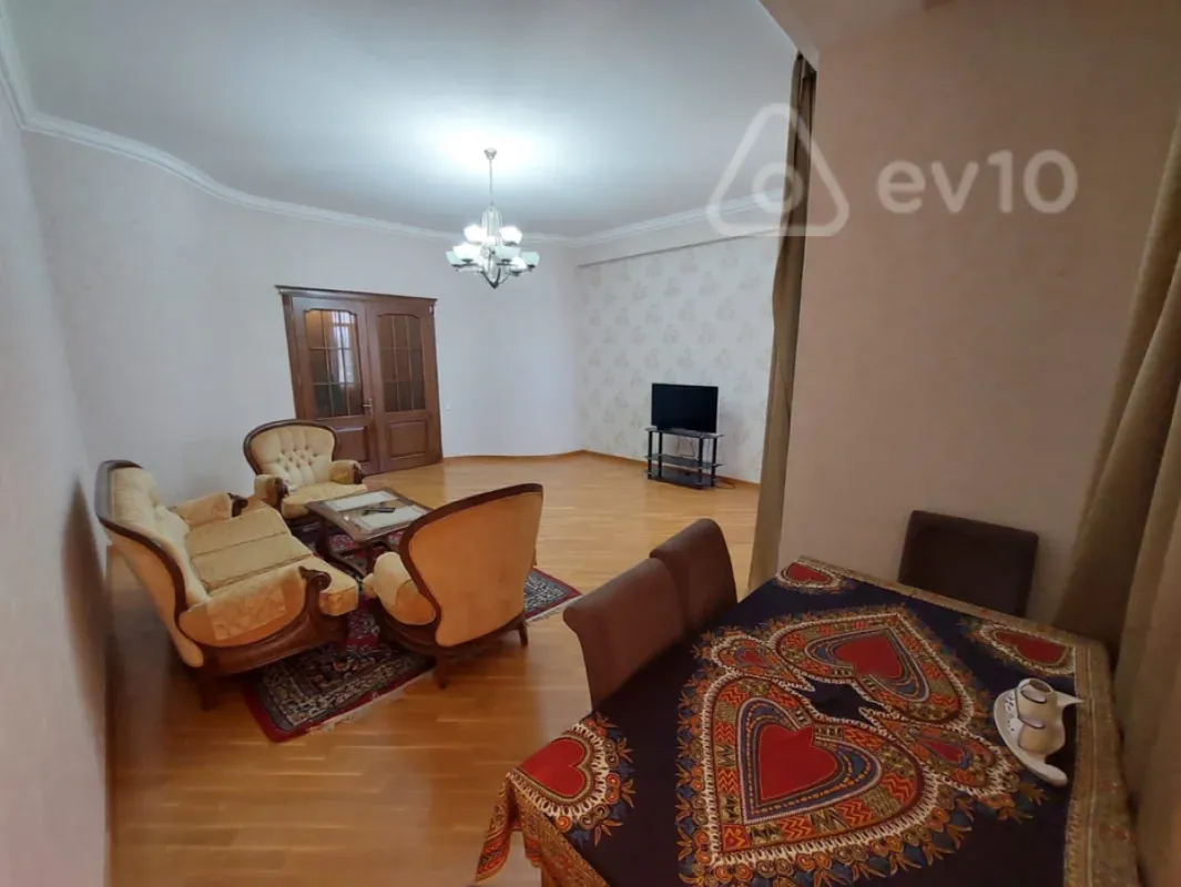 Kirayə verilir 3 otaqlı yeni tikili 120 m²