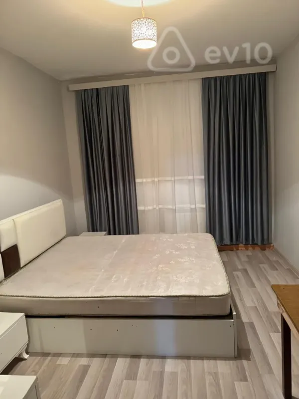 Kirayə verilir 3 otaqlı köhnə tikili 70 m²