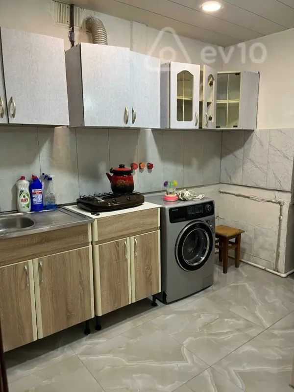 Kirayə verilir 3 otaqlı köhnə tikili 60 m²