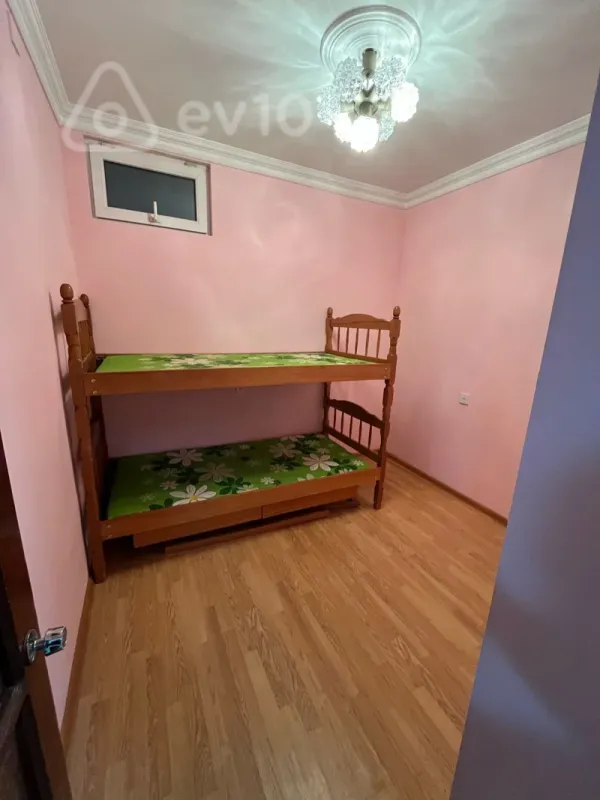 Kirayə verilir 3 otaqlı köhnə tikili 60 m²