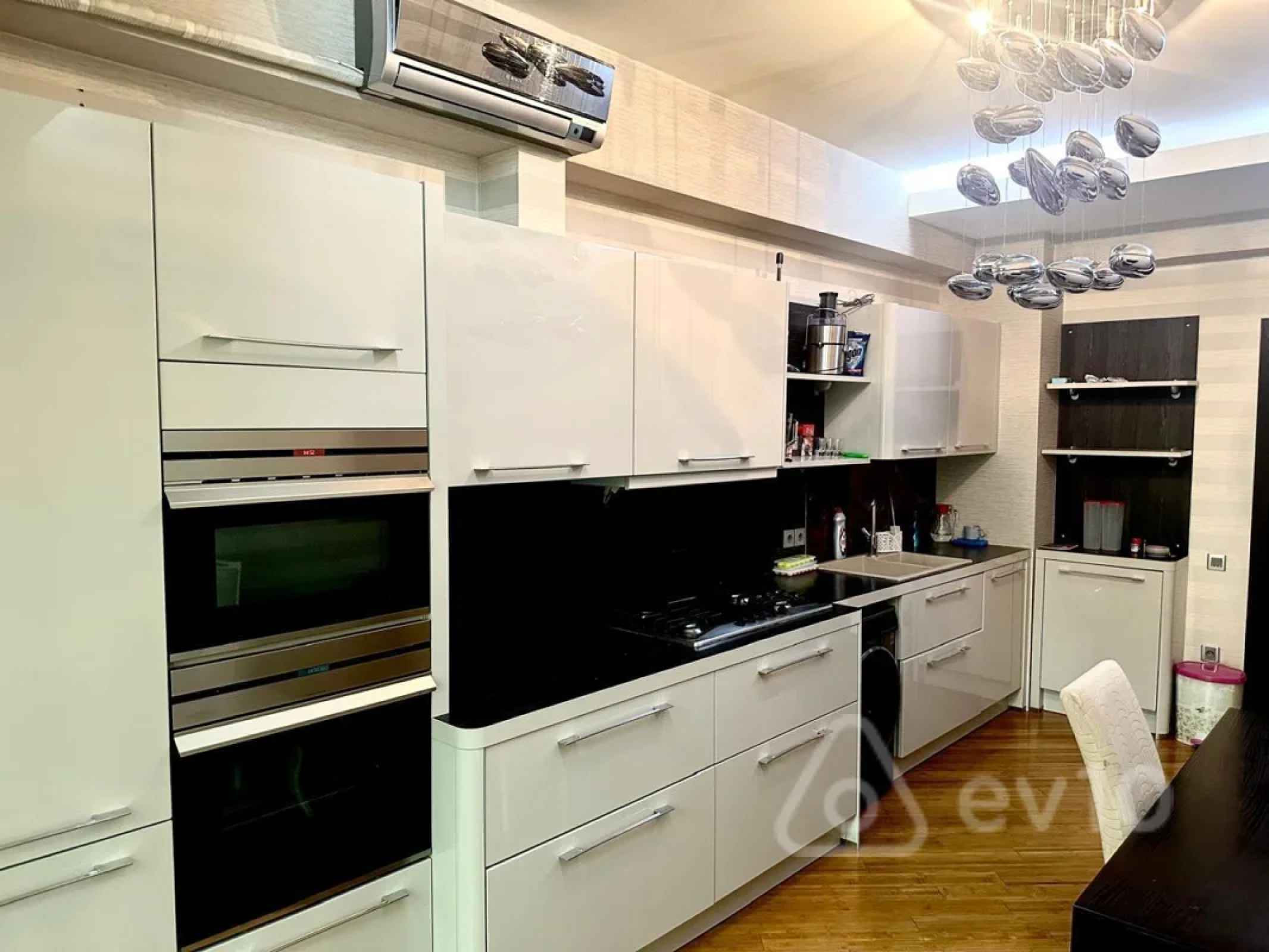 Satılır 3 otaqlı yeni tikili 170 m²