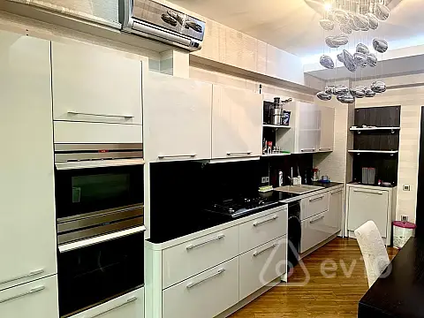 Satılır 3 otaqlı yeni tikili 170 m²