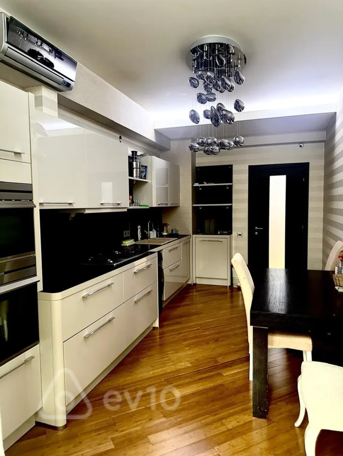 Satılır 3 otaqlı yeni tikili 170 m²