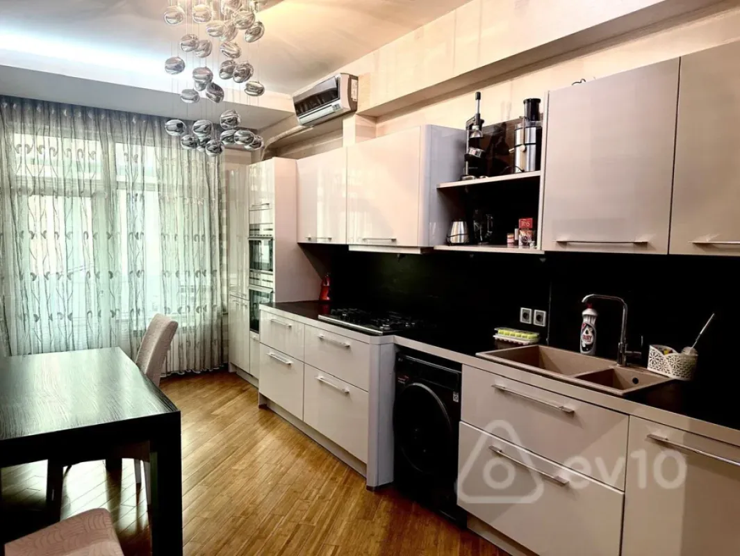 Satılır 3 otaqlı yeni tikili 170 m²
