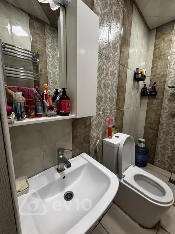 Kirayə verilir 2 otaqlı yeni tikili 65 m²