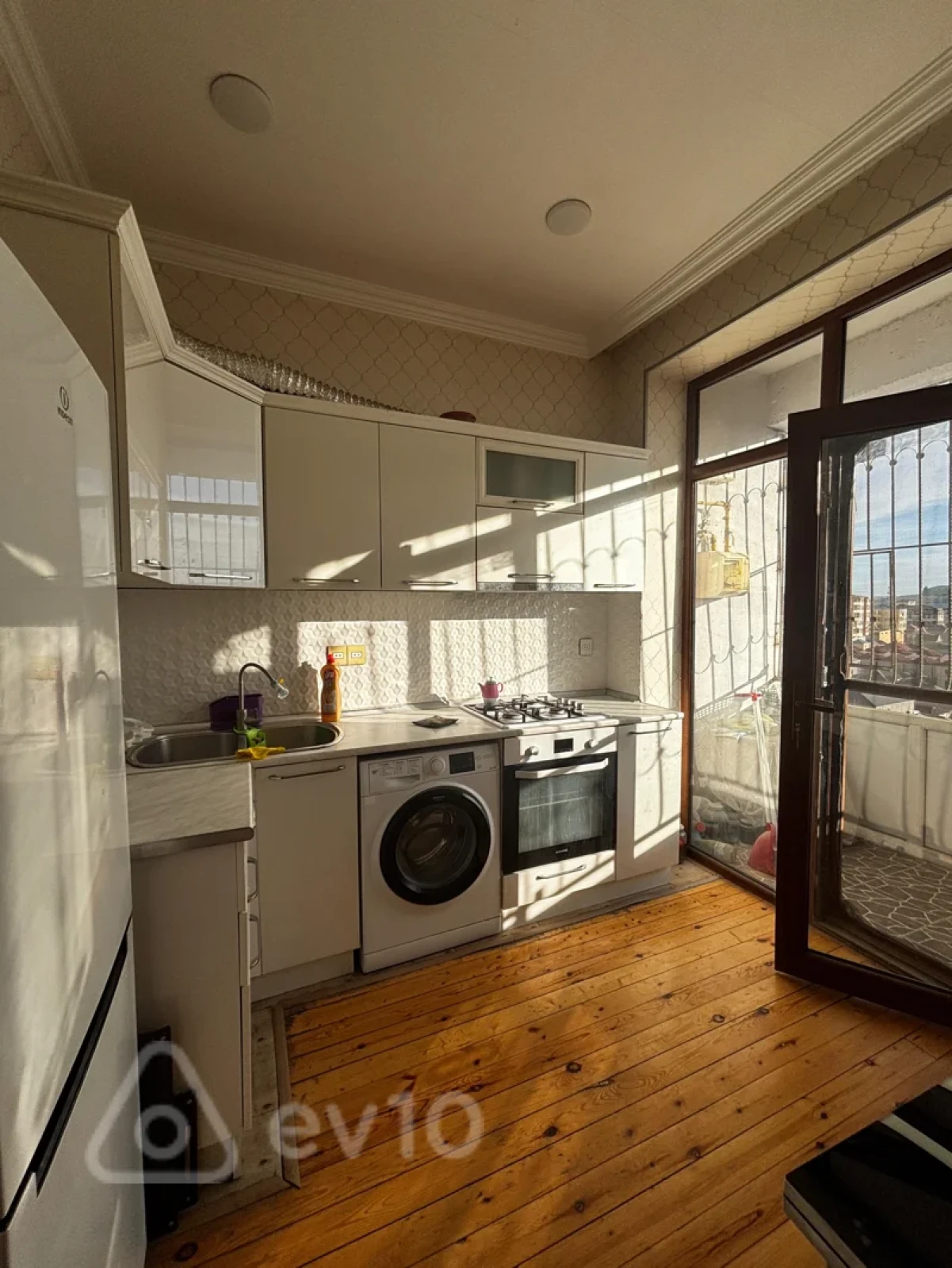 Kirayə verilir 2 otaqlı yeni tikili 65 m²