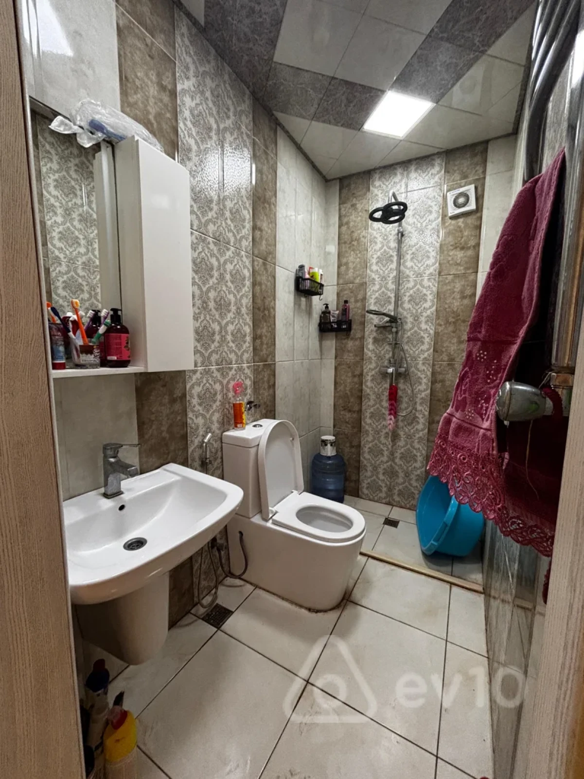 Kirayə verilir 2 otaqlı yeni tikili 65 m²