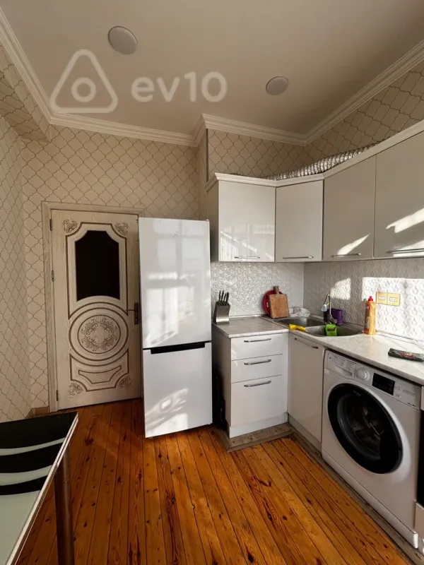 Kirayə verilir 2 otaqlı yeni tikili 65 m²