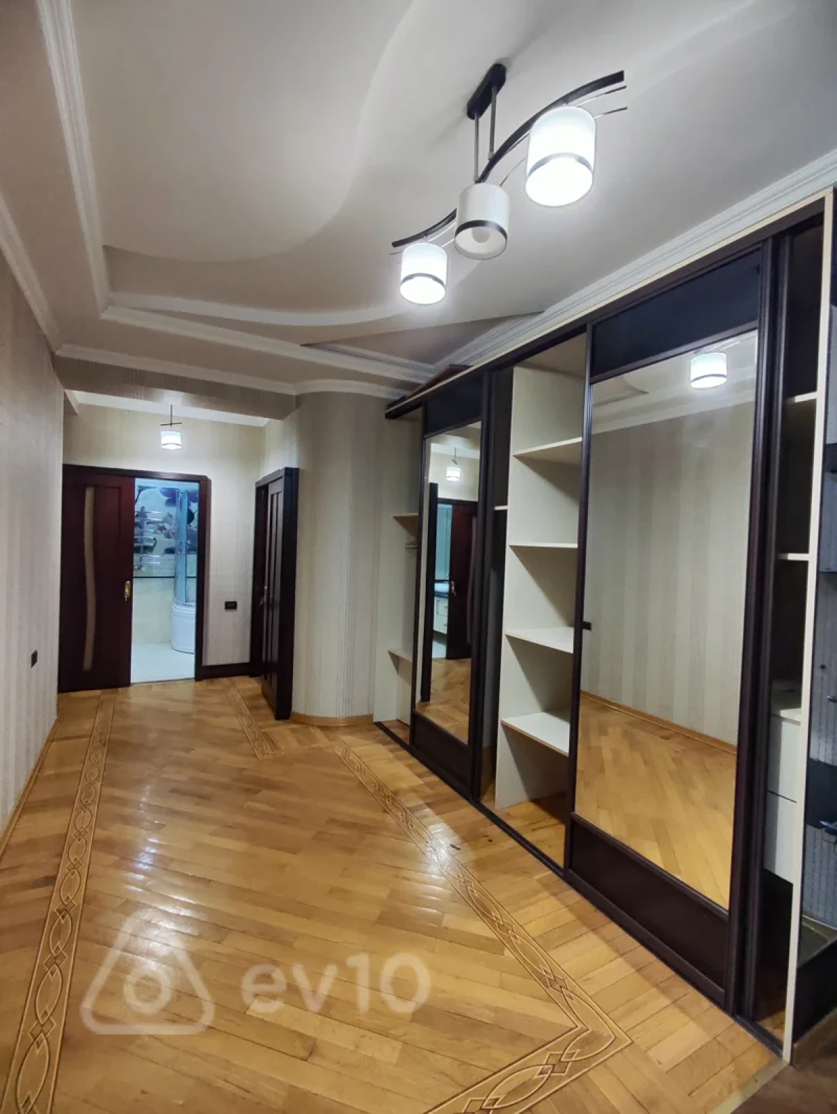 Kirayə verilir 2 otaqlı yeni tikili 110 m²