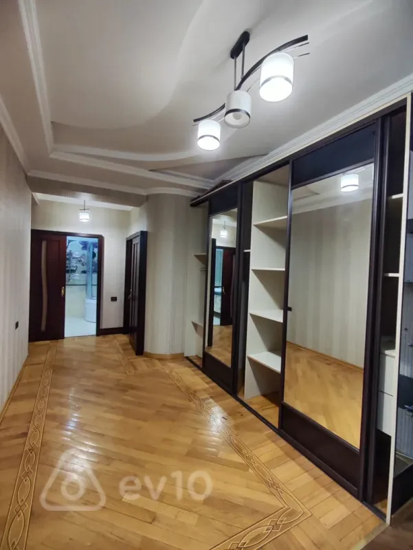 Kirayə verilir 2 otaqlı yeni tikili 110 m²
