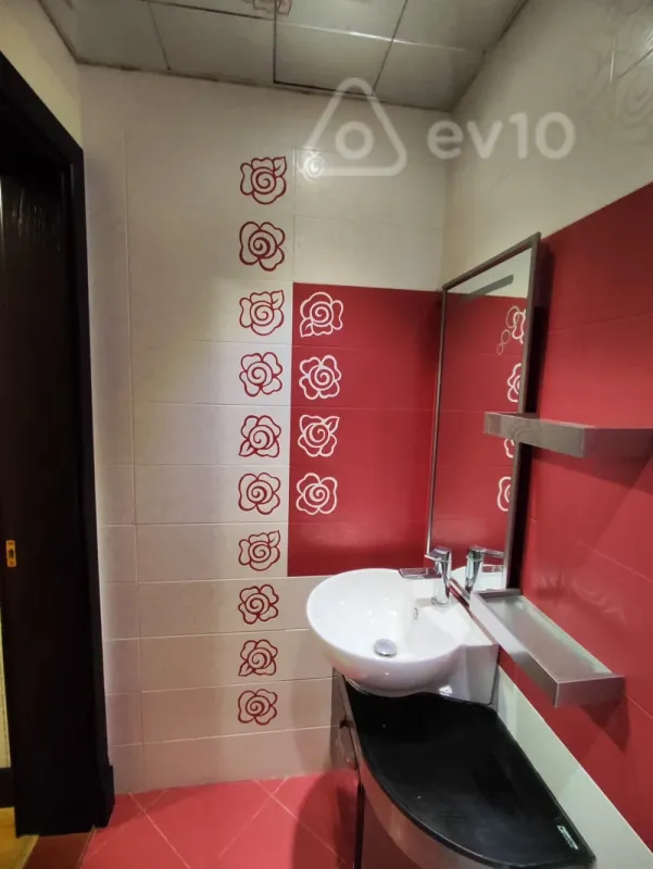 Kirayə verilir 2 otaqlı yeni tikili 110 m²